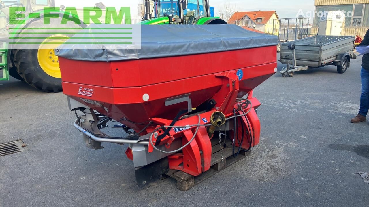 20.2 mounted fertilizer spreader