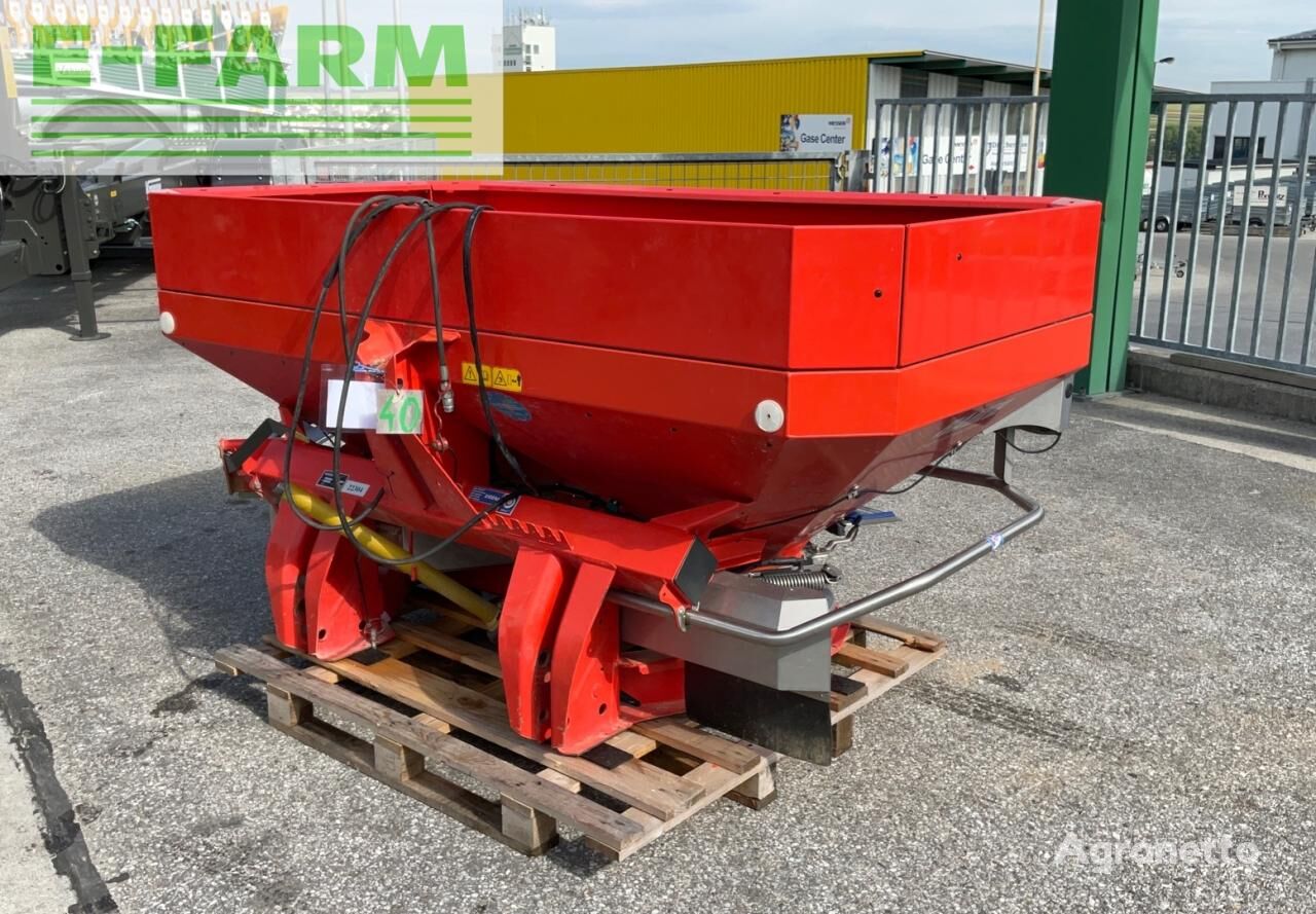 Rauch AXIS 20.1 mounted fertilizer spreader