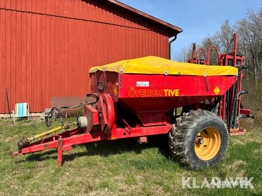 Överum 4012-6012 JET trailed fertilizer spreader