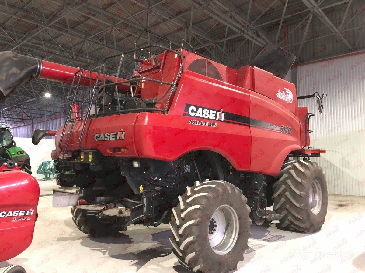 Case IH 5140 grain harvester