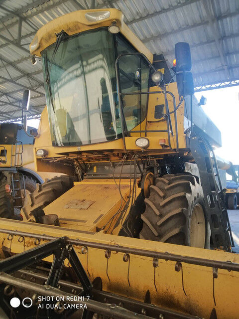 New Holland TC5080 №2166 grain harvester