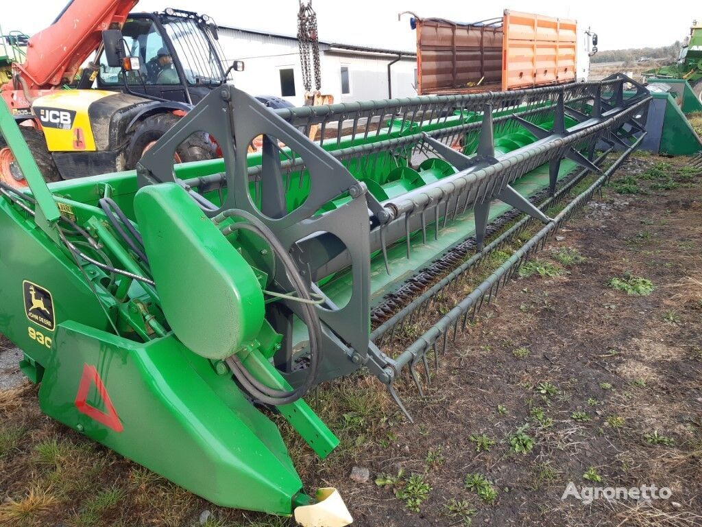 John Deere 930F grain header