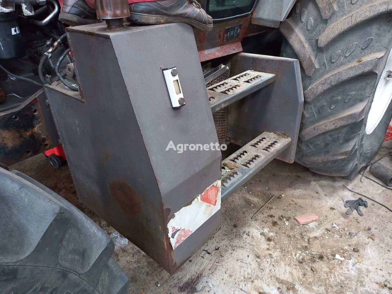 hydraulic tank for Renault Ergos wheel tractor