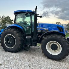 new New Holland T7060 straddle tractor