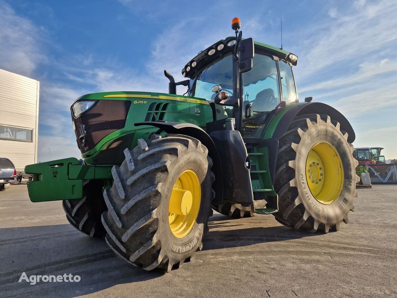 John Deere 6215 R wheel tractor