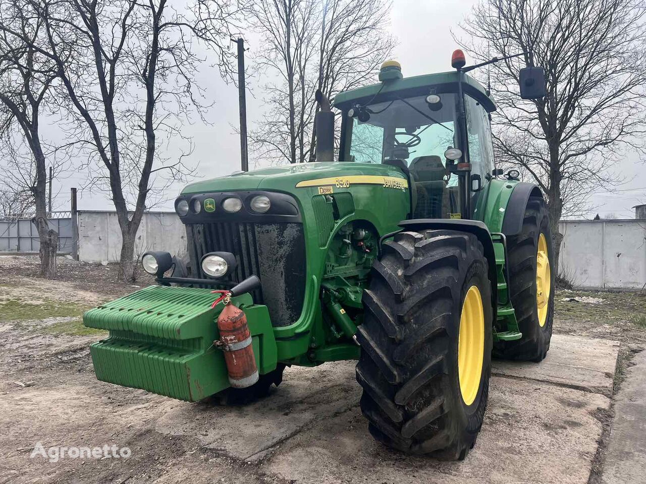 John Deere 8520 wheel tractor