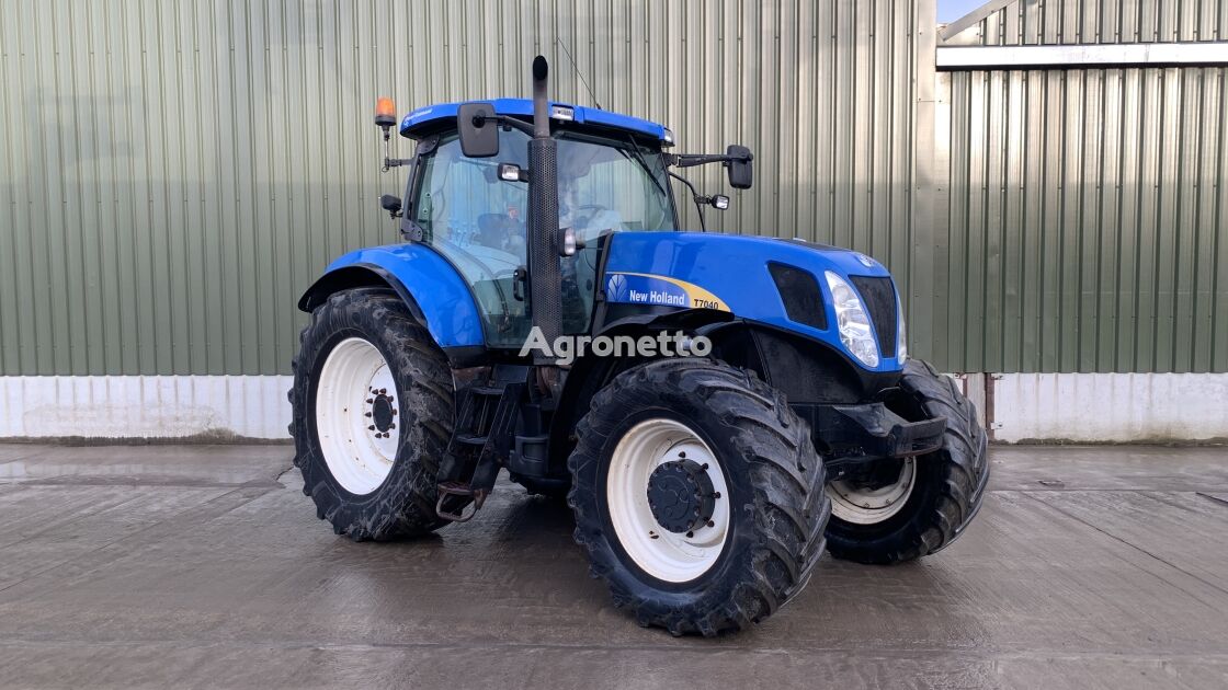 New Holland T7040 wheel tractor